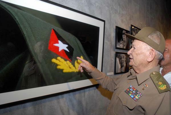 Comandante de la Revolución Guillermo Garcí­a Frí­as en la inauguración de la exposición Fidel es Fidel.