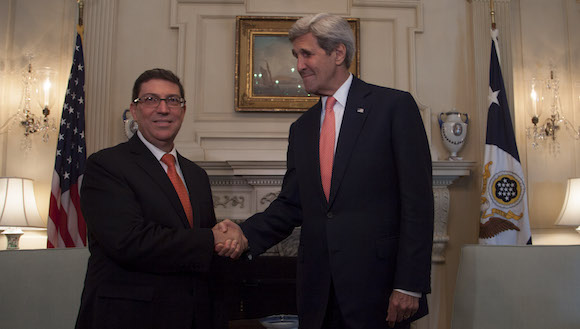 Bruno Rodrí­guez y John Kerry.