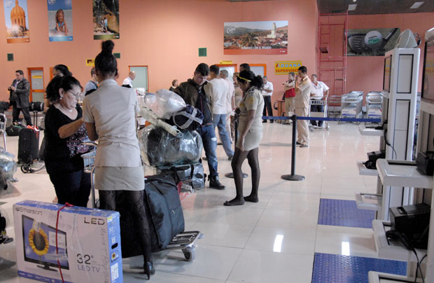 Trabajadores de la Aduana General de la República