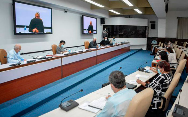 Reunión de presentación de la política para la extensión agraria en Cuba.