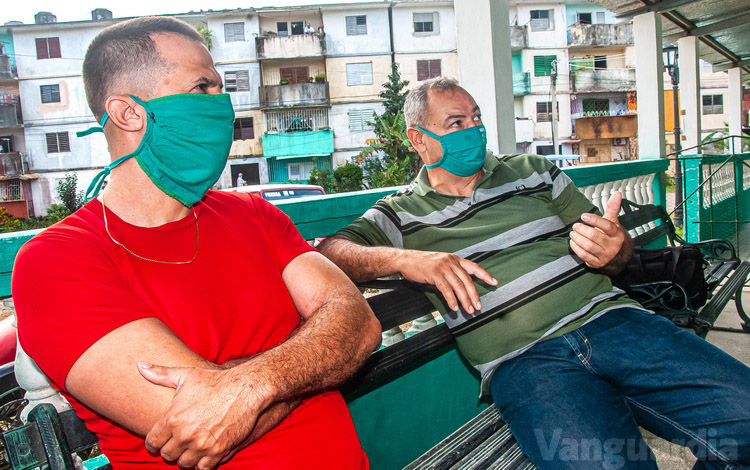 Doctores Liván Rodrí­guez Alonso y Ramón Cardoso Arteaga, jefes de los departamentos de Sanidad Animal en el municipio de Santa Clara y en la provincia Villa Clara, respectivamente. 