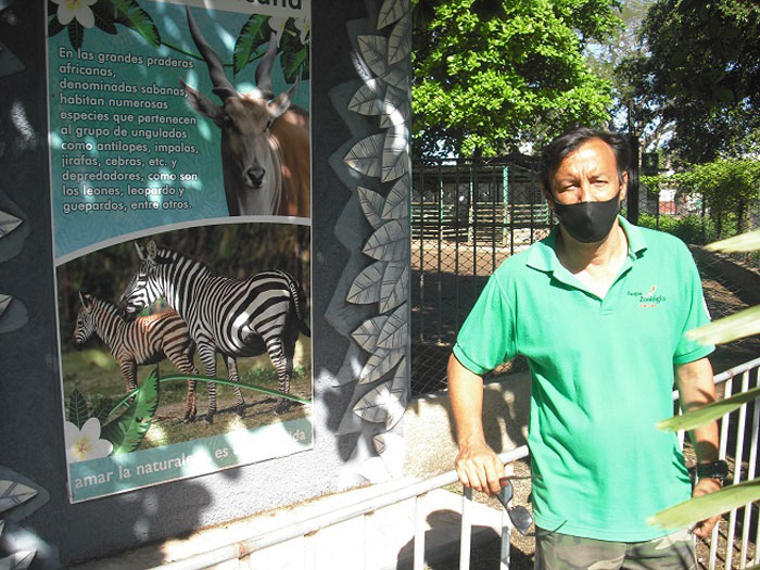 Miguel íngel Ruiz Ramí­rez, al frente de la Sección de Bienestar Animal en el Parque Zoológico de Villa Clara.