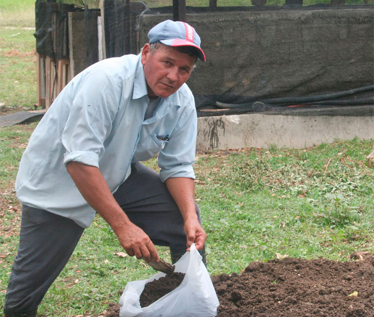 Oscar González Leiva, agrónomo y productor agroecológico.