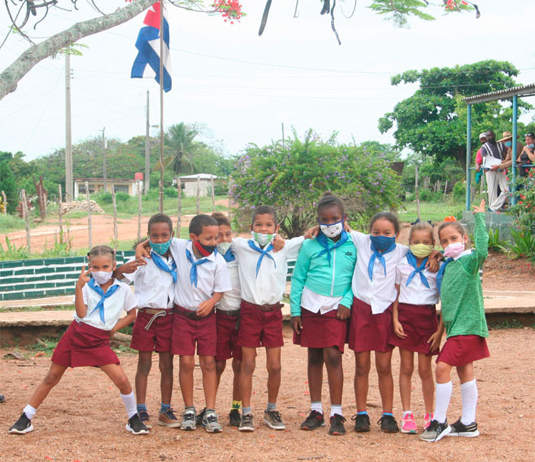 Alumnos de la escuela primaria Israel Ruiz Núñez.