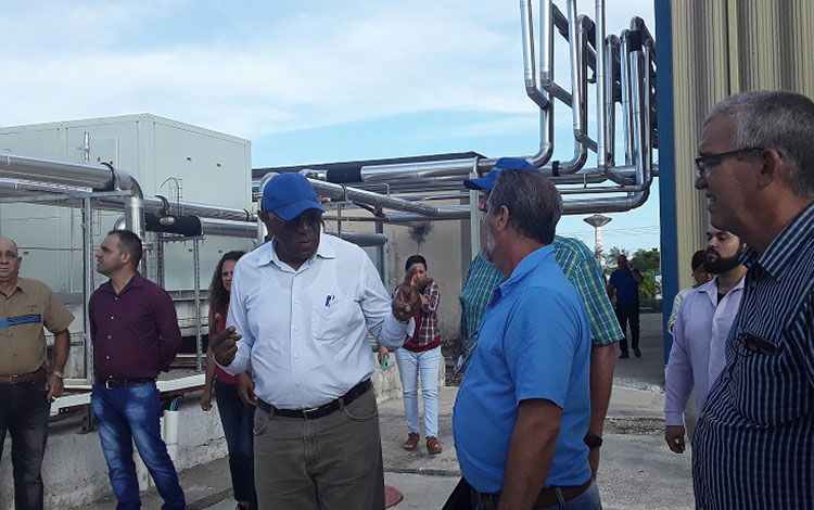 Vicepresidente cubano, Salvador Valdés Mesa, recorre Planta de Biofertilizantes y Bioplaguicidas del Complejo Industrial Labiofam que se erige en Villa Clara,