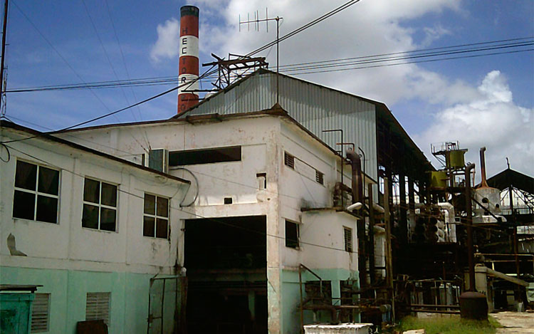 El ingenio Héctor Rodrí­guez, en Sagua la Grande, comprometido nuevamente con una zafra que ratifica la designación de Coloso azucarero. (Foto: Luis Machado Ordetx)