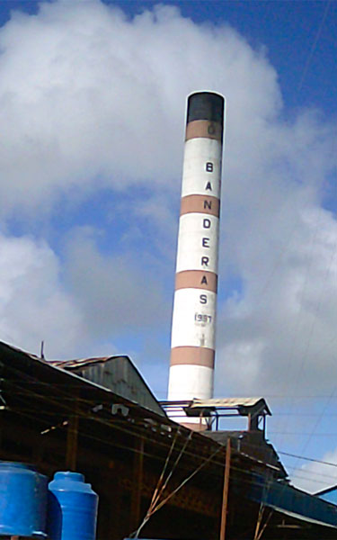 El ingenio-refinerí­a de Corralillo va a una prueba que valida los valores de sus producciones. (Foto: Luis Machado Ordetx)