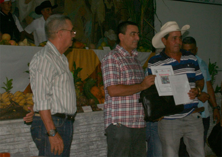 Danilo Rubio Olivera (extrema derecha), destacado productor agroecológico.