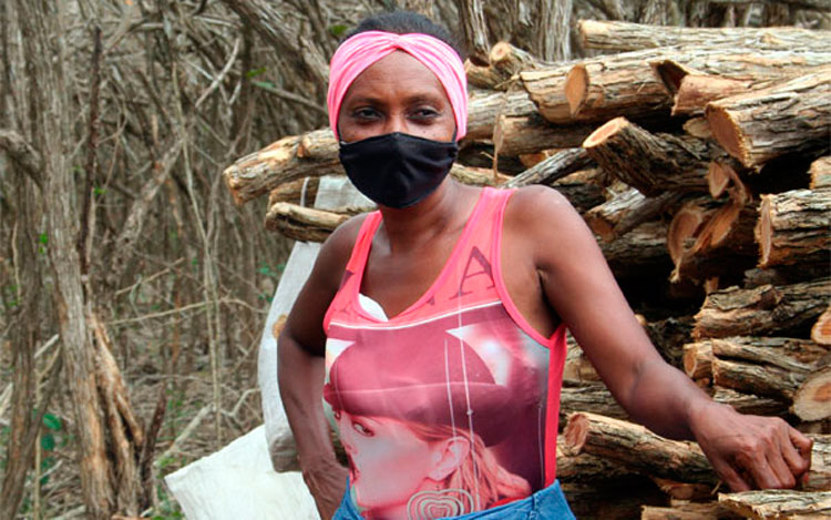 En cualquier momento, de ayudante ocasional, Yahanni Durrutií­ Caboverde, figura en la plantilla fija de la brigada. (Foto: Luis Machado Ordetx)