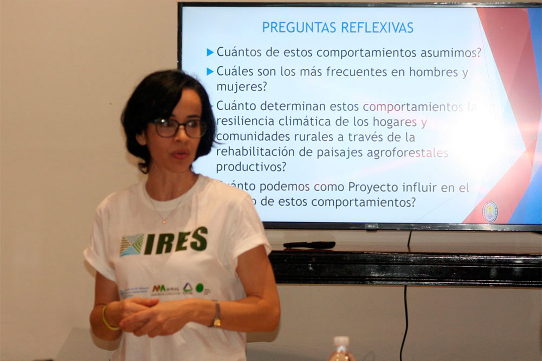 Conferencia en el taller de género del proyecto IRES en Villa Clara.