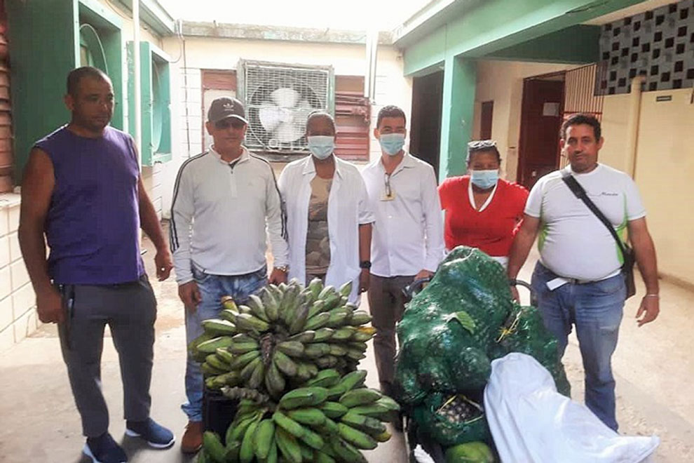 Entrega de donación al hospital pediátrico de Villa Clara.