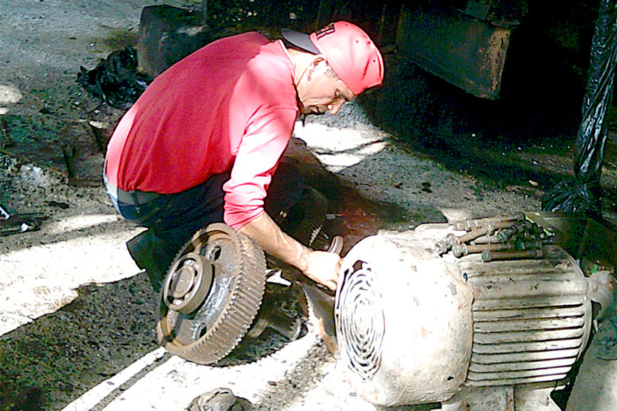 Labores de reparación en el central Héctor Rodríguez.