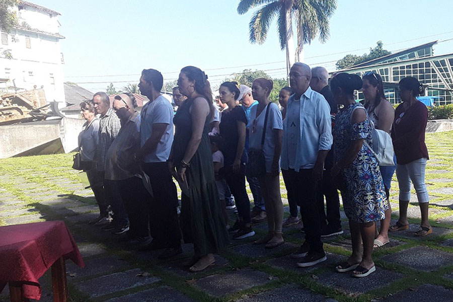 Trabajadores de Labiofam en Villa Clara.
