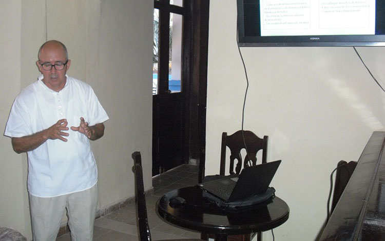 Conferencia del Dr. C. Odonel González Cabrera sobre la Propiedad Intelectual.