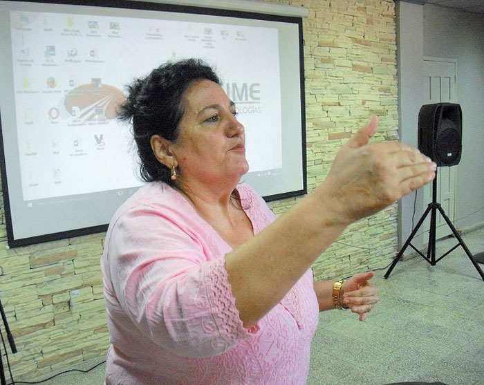 Edelys Saavedra Rodrí­guez, directora de la UEB Tecnosime y coordinadora del grupo gestor del Parque Cientí­fico Tecnológico.