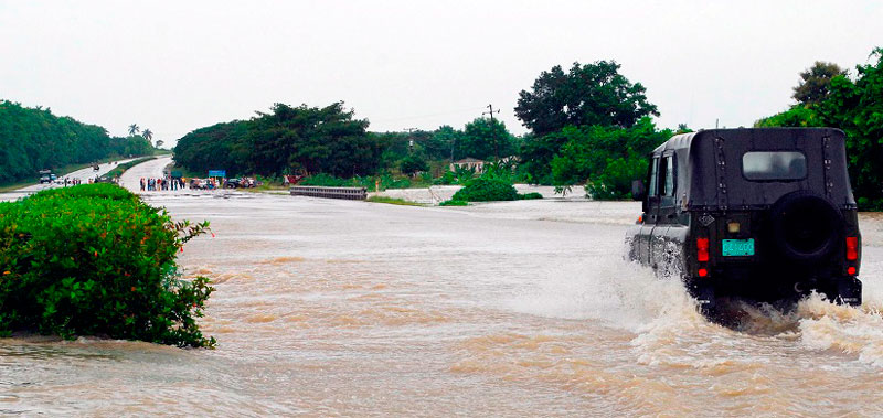 Inundación en la Autopista Nacional de Cuba.