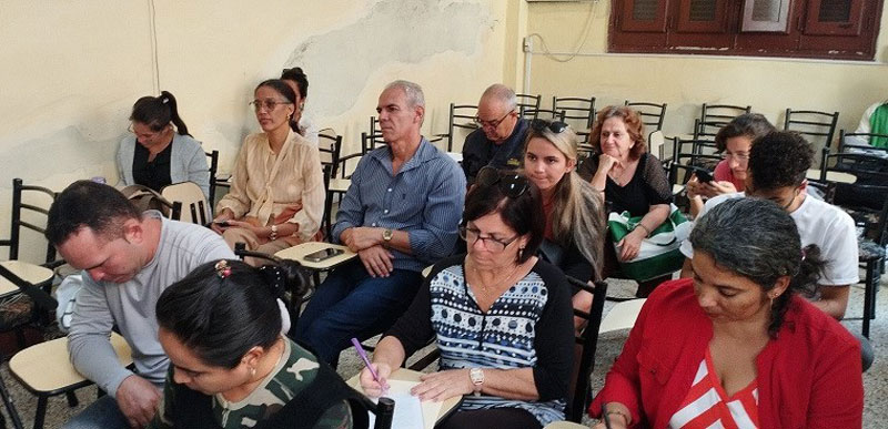 Periodistas y comunicadores durante la conferencia de prensa.