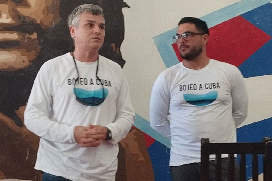 Máster Rodolfo Arias Barreto y el licenciado Ariandy González González, participantes en el Bojeo a Cuba.