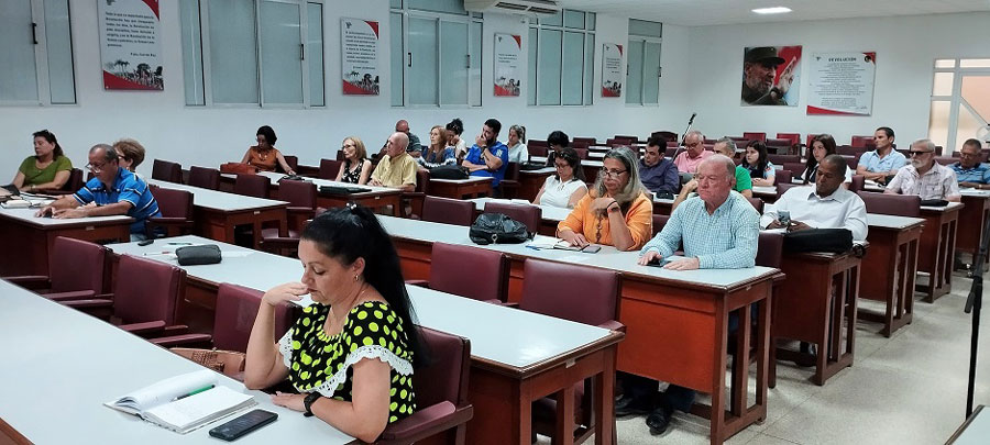 Participantes en la reunión del polo científico de Villa Clara.