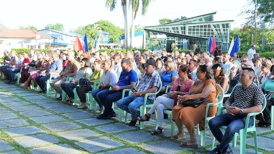 Asistentes al acto por el Día Mundial del Medio Ambiente en Villa Clara.