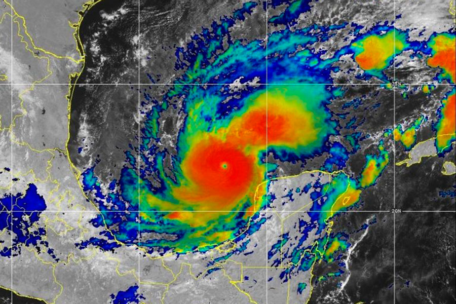 Imagen del satélite del huracán MIlton.