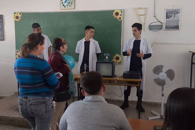 Exposición de alumnos durante el taller de jóvenes.