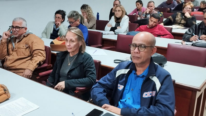 Participantes en el balance de la Ciencia villaclareña.