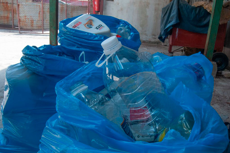 Reciclaje de desechos plásticos.