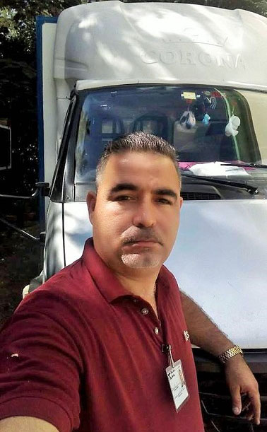 Metrólogo Senén Hernández con su carro móvil.