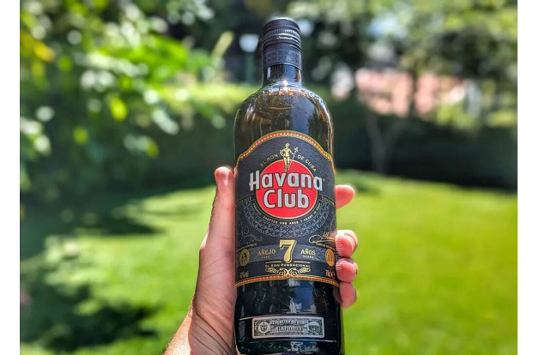 Botella de ron Havana Club