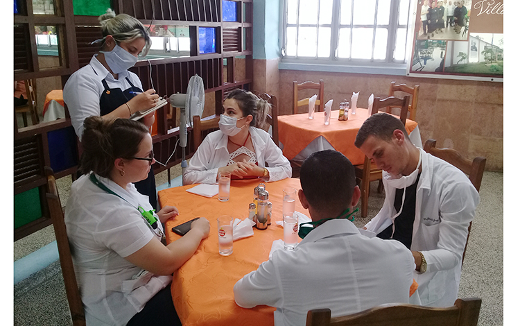 Cafetería del complejo Somos Jóvenes instalada en el hospital Arnaldo Milián Castro, en Santa Clara. Cafetería del complejo Somos Jóvenes instalada en el hospital Arnaldo Milián Castro, en Santa Clara.