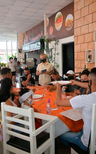 En el Complejo Recreativo Somos Jóvenes, de Santa Clara, la mesa Buffet devenida restaurante en este primer momento, goza de una buena aceptación.