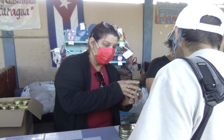 Feria comercial en Los Pilongos. (Foto: Narcico Fernández Ramírez)