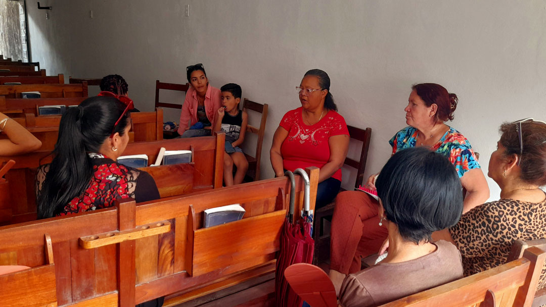 Elba Pérez en su iglesia.