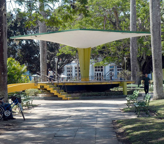 La anterior glorieta del parque de Placetas.