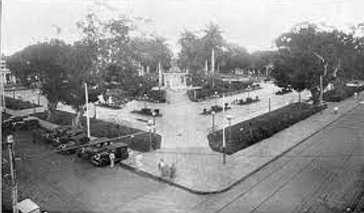 Foto antigua del parque Casallas de Placetas.