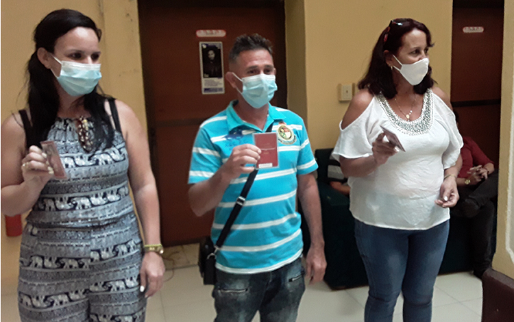 En la actividad también se entregó el carné del Partido a varios miembros y trabajadores de la UPEC. (Foto: Francisnet Dí­az Rondón)