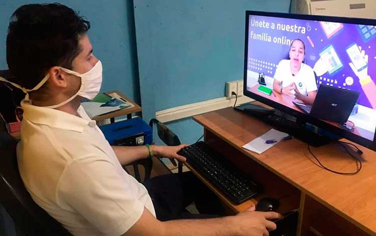 Usuario en un Joven Club de Computación y Electrónica.