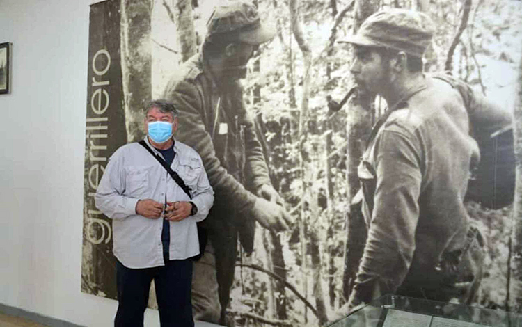 El Dr, Fernando Buen Abad Domí­nguez  visita el Museo del Conjunto Escultórico Comandante Ernesto Che Guevara.