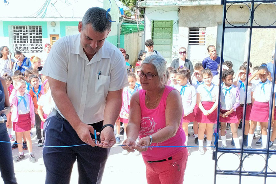 Inauguración de Oficina Comercial de Etecsa en el reparto Camacho, de Santa Clara.