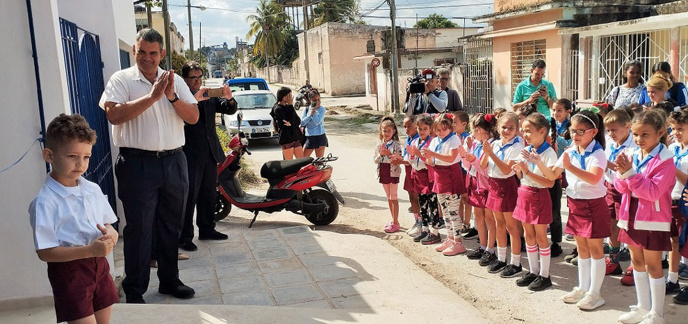 Actividad cultural de los pioneros de la comunidad.