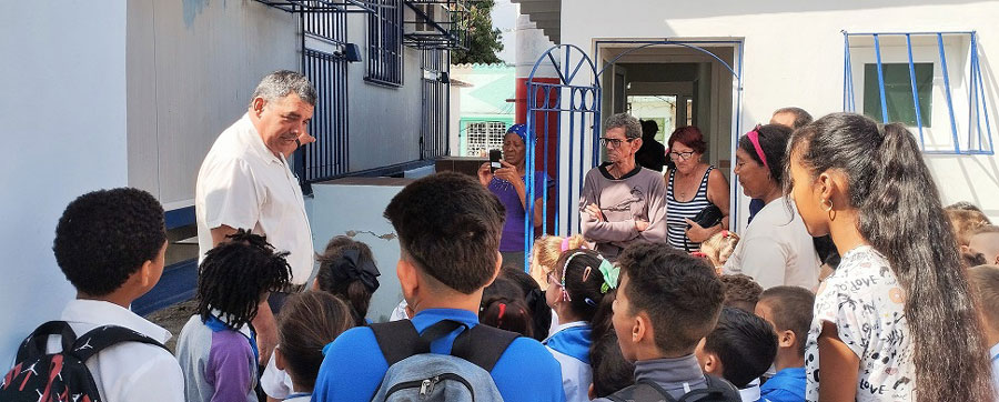 Niños de la comunidad realizan recorrido por la Oficina.