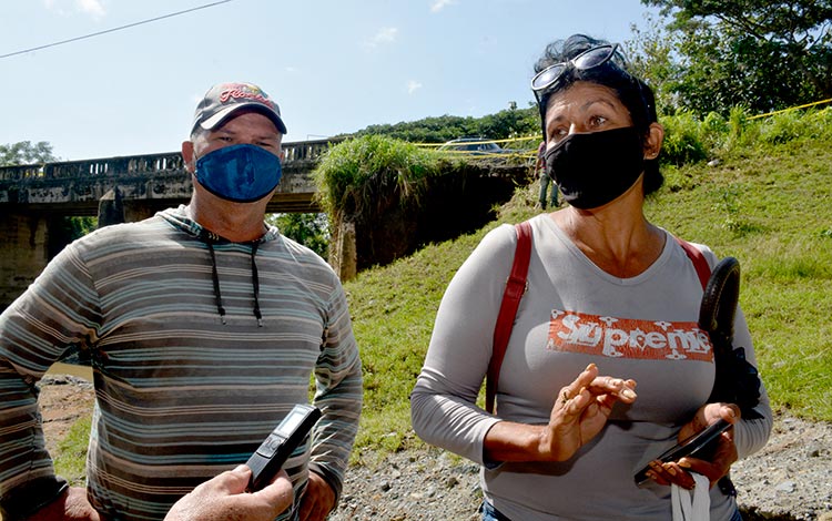 «Todo ocurrió muy rápido », relata la pareja de Lidiel y Marbelis, vecinos del lugar. «Todo ocurrió muy rápido », relata la pareja de Lidiel y Marbelis, vecinos del lugar.