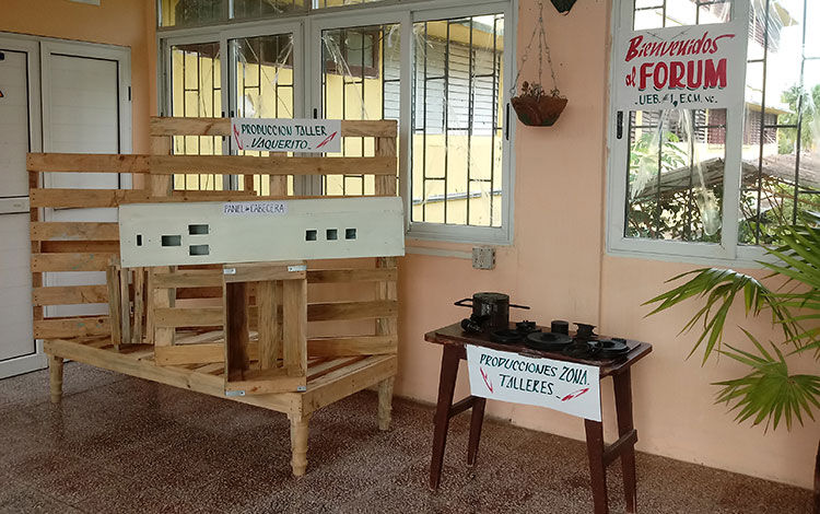 Exposición en el Fórum de Ciencia y Técnica en la base de la UEB #1 de la Empresa de Construcción y Montaje de Villa Clara. Exposición en el Fórum de Ciencia y Técnica en la base de la UEB #1 de la Empresa de Construcción y Montaje de Villa Clara.