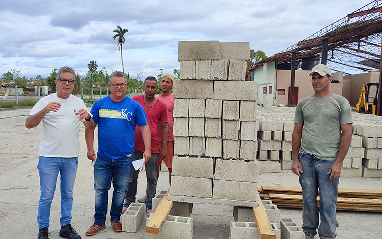 Prueba de innovaciones en construcción de viviendas en Pinar del Río.