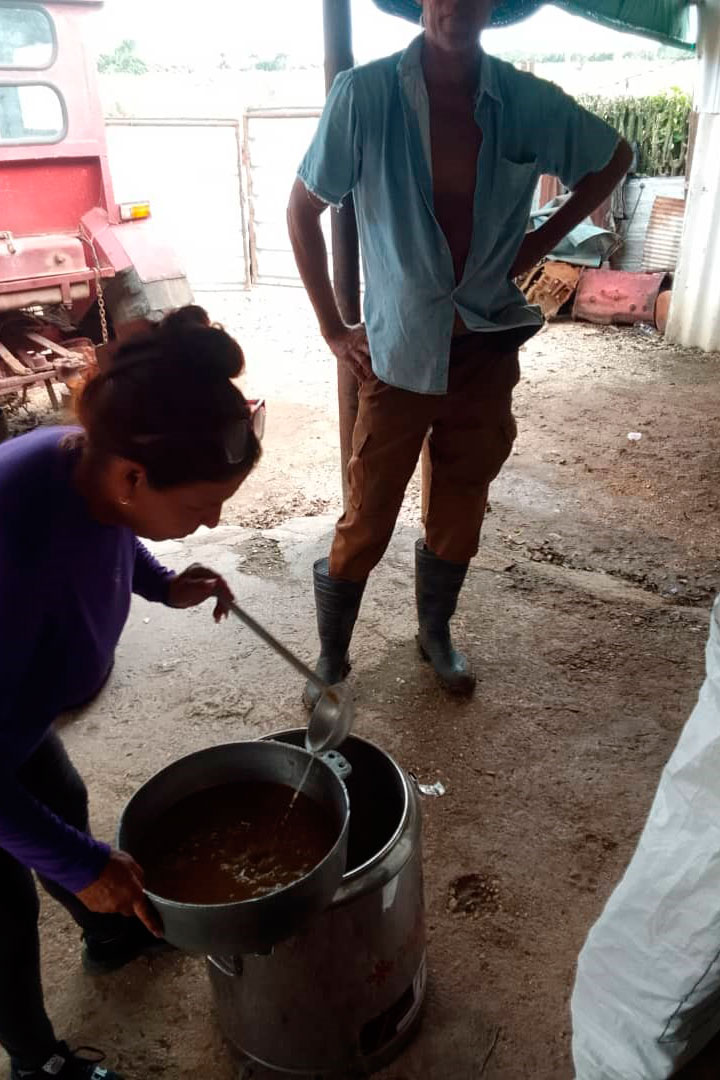 Aseguramiento en la reparación del puente que comunica a la comunidades de Mariana Grajales y Larrondo, en Sagua la Grande.