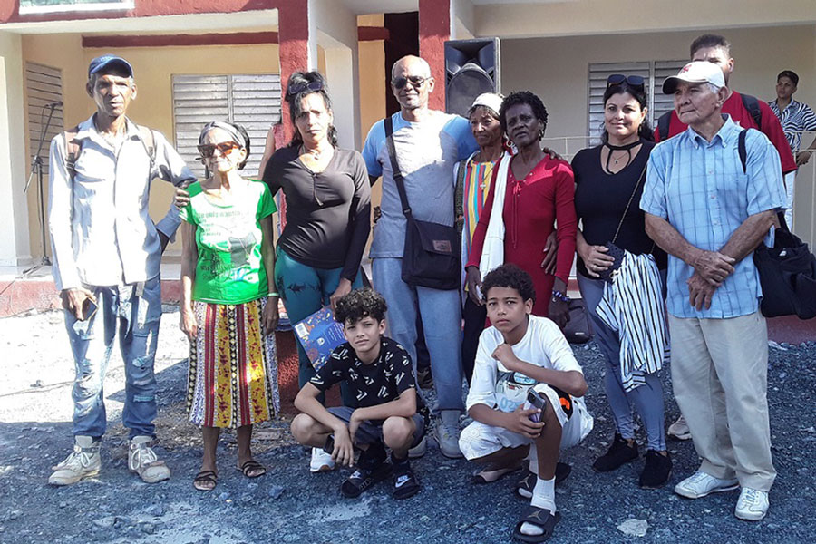 Familias beneficiadas con una nueva vivienda.
