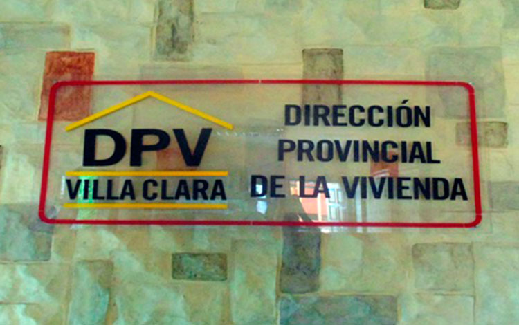 Cartel de la Dirección Provincial de la Vivienda en Villa Clara.