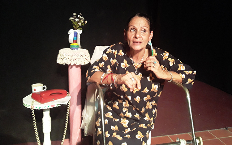 Actriz Mayuli Hernández, de la compañí­a teatral Mejunje.