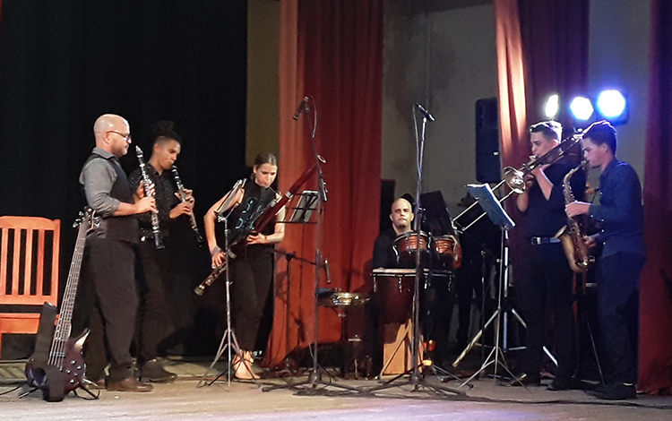 El grupo de música instrumental Raptus, dirigido por el maestro Alejandro Yera. (Foto: Francisnet Dí­az Rondón)